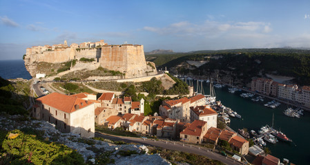 Fototapeta na wymiar Bonifacio i marina, Korsyka, Francja