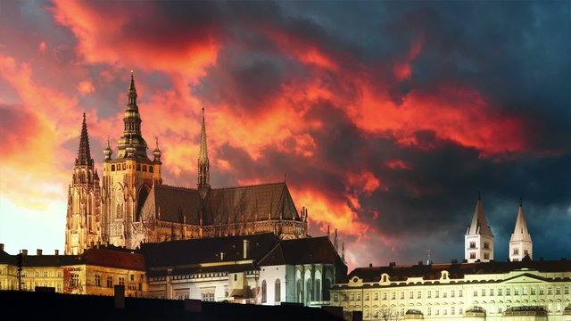Prague castle at sunrise - time lapse
