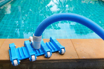 Pool vacuum cleaning flexible hose