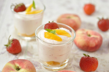 Erdbeer Pfirsich Dessert Creme
