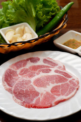 raw pork sliced with vagetable for Korean bbq style