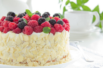 Sponge cake with cream and raspberries.