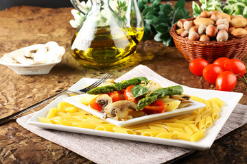 Pasta with fresh tuna, mushrooms and asparagus