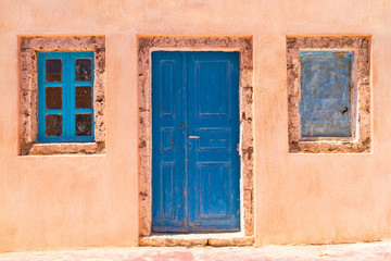 Fototapeta na wymiar Architecture of Greek village on Santorini island