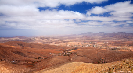 Fototapeta na wymiar Centralny, Fuerteventura, Wyspy Kanaryjskie, widok z Mirador de GUI