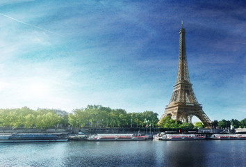 Plakat grunge obraz wieży Eiffla w Paryżu