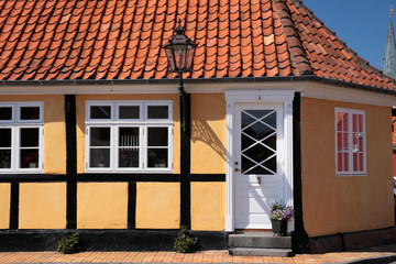 Gelbes Fachwerkhaus in Roenne auf Bornholm