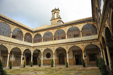 Fototapeta na wymiar Klasztor starego uniwersytetu, Baeza