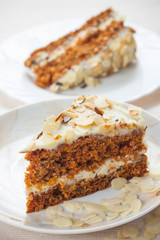 Carrot cake with almonds