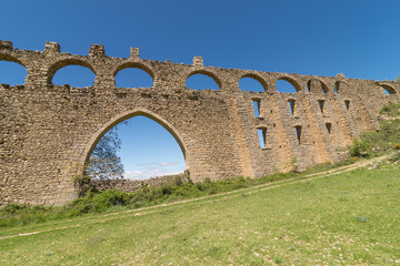 Fototapeta na wymiar Classic aqueduct