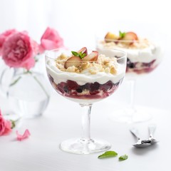 Sommer Quark-Beeren-Dessert