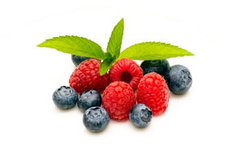 Himbeeren und Blaubeeren