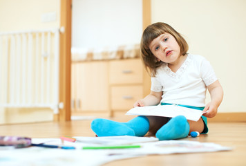 Obraz na płótnie Canvas calm child sketching on paper