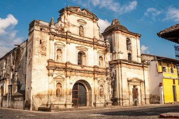 Fototapeta na wymiar Ruiny kościoła w Antigua