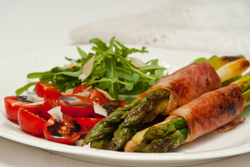 Asparagus grilled with ham, and fresh cherry tomato salad