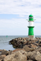 Fototapeta na wymiar Zielona Latarnia morska w Rostocku-Warnemünde