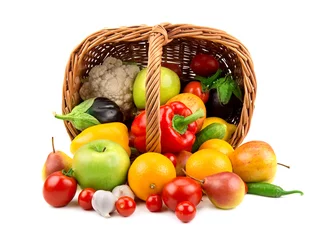 Türaufkleber Obst und Gemüse in einem Korb © alinamd