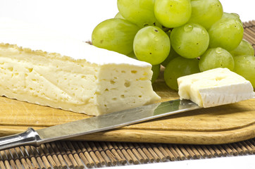 Französicher Brie und Weintrauben