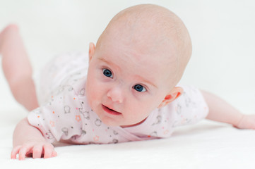baby liegend 1