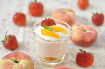 Erdbeer Pfirsich Dessert Creme