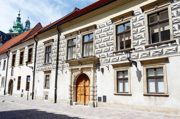 Fototapeta na wymiar Średniowieczne uliczki starego Krakowa w pobliżu Wawelu, Polska, UNESCO