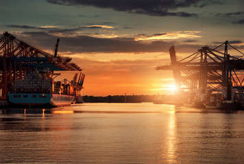Fototapeta na wymiar Hamburg port