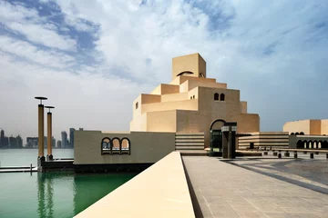 Fotobehang Het Museum van Islamitische Kunst in Qatar, Doha © Sophie James
