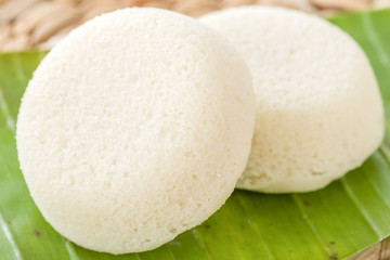 Fototapeta na wymiar Sanna - Goan parze ryż placek. Tradycyjna kuchnia indyjska