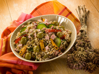 spelt sald with vegetables and ham