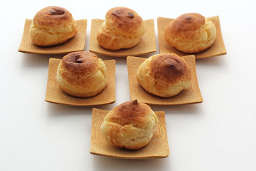 6 gougères