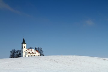Fototapeta na wymiar Village church and snowman, snowmen