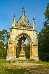 Fototapeta na wymiar Gothic monument