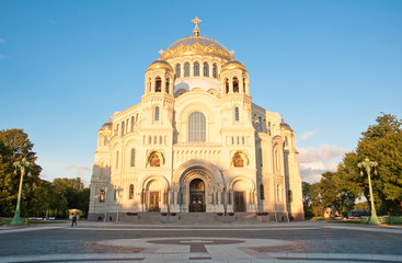 Fototapeta na wymiar Naval katedry Świętego Mikołaja w Kronsztadzie w Rosji.