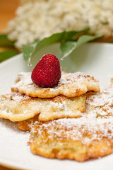Holunderblüten-Pfannkuchen