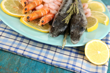 Fresh fishes with shrimp and lemon