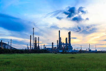 Fototapeta na wymiar oil refinery plant at twilight morning