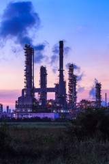 Fototapeta na wymiar oil refinery plant and smoke at twilight morning