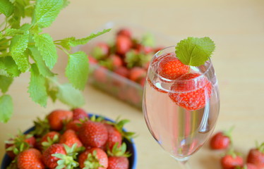 Erdbeeren mit Sekt