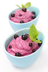 blackcurrant mousse with cream cheese