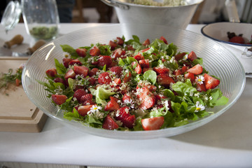 Salat mit Erdbeeren