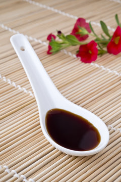 salsa di soia e fiori