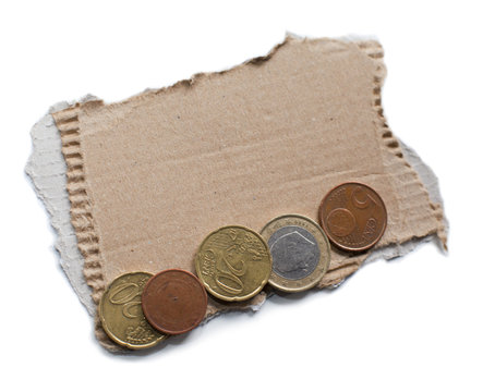 carton et pièces de monnaies