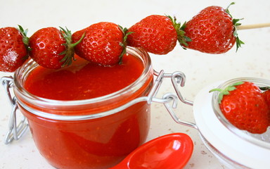 bocal de soupe de fraises d'été