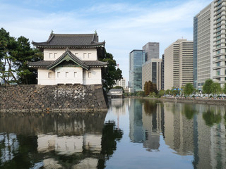 Naklejka premium Moat and office building around the Imperial Palace, Tokyo
