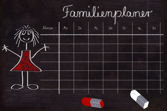 Familienplaner auf einer Schultafel, Strichm&auml;nnchen, Kreide