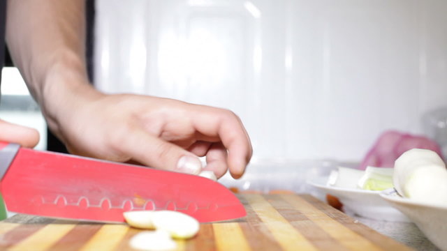 Cutting root vegetable