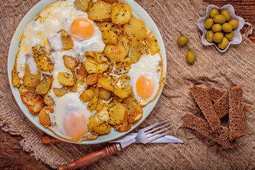 Fried potatoes with egg