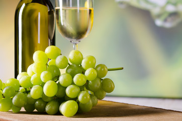 weintrauben und wein
