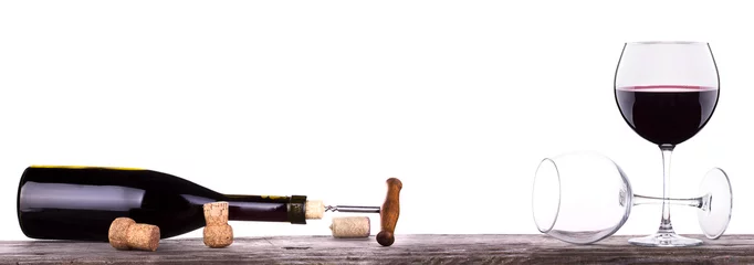 Foto op Plexiglas rode wijn en een fles geïsoleerd © boule1301