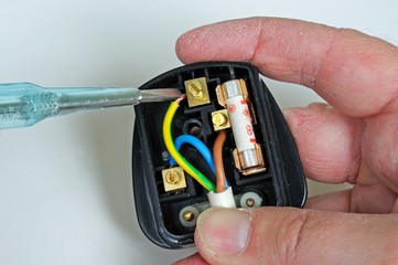 Wiring an English plug © Arena Photo UK